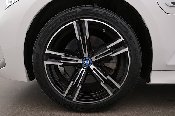 BMW 330e 27 of 27