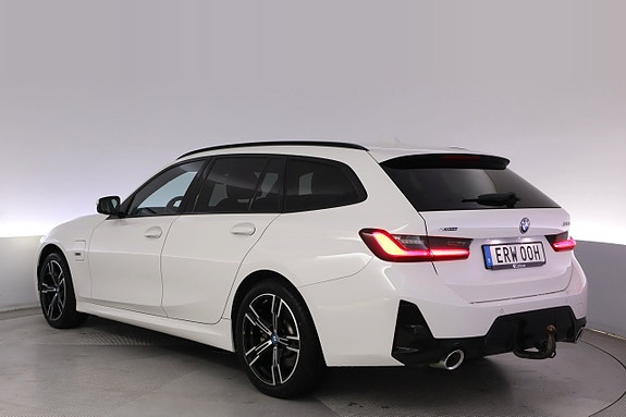 BMW 330e 4 of 27