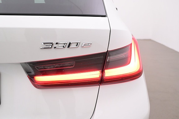 BMW 330e 25 of 27
