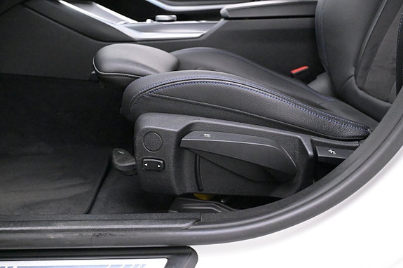 BMW 330e 11 of 27