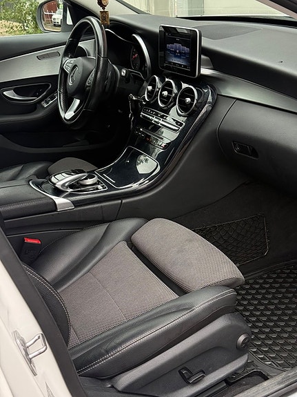 Mercedes-Benz C220 d 14 of 16