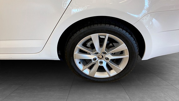 Skoda Octavia 6 of 17