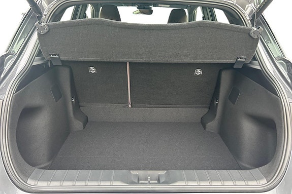 Lexus LBX 17 of 20