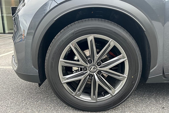 Lexus LBX 20 of 20