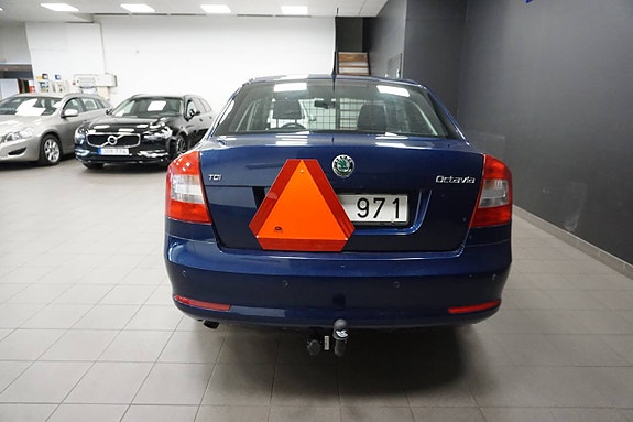 Skoda Octavia 1,6 TDI - 2011 6 of 11