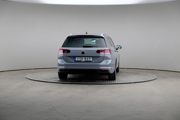 Volkswagen Passat 2 of 3