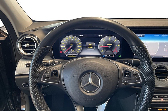 Mercedes-Benz E220 12 of 23