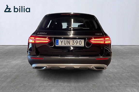 Mercedes-Benz E220 21 of 23