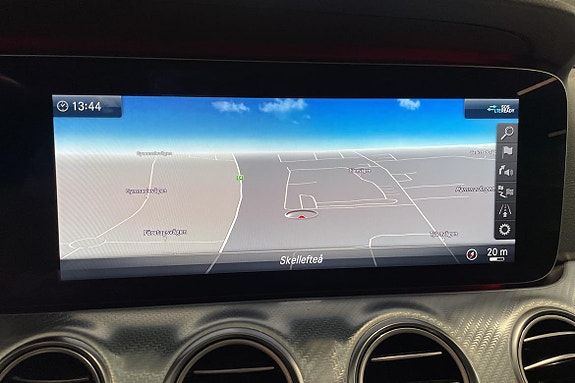 Mercedes-Benz E220 16 of 23