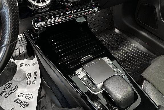 Mercedes-Benz CLA200 12 of 14