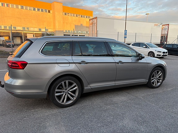 Volkswagen Passat 2 of 4