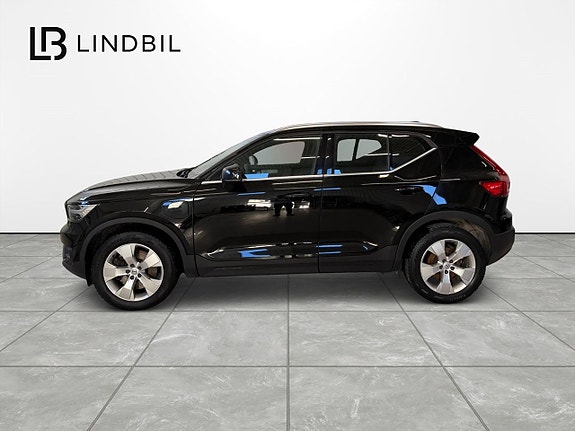 Volvo XC40 2 of 9