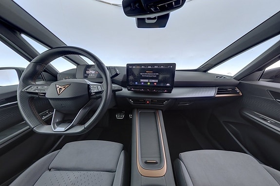 Cupra Born 7 of 17