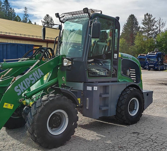 Skipsna T8600 4WD Endast 34 timmar Skopa Vikplog Gafflar 2 of 12
