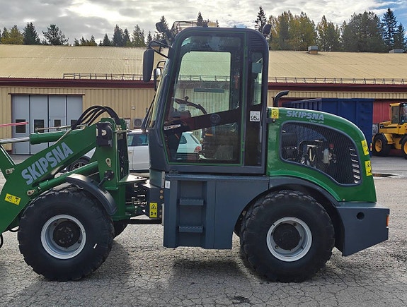 Skipsna T8600 4WD Endast 34 timmar Skopa Vikplog Gafflar 3 of 12