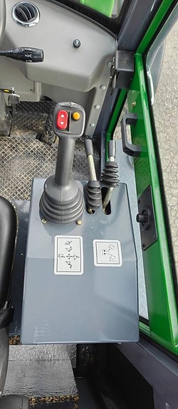Skipsna T8600 4WD Endast 34 timmar Skopa Vikplog Gafflar 8 of 12