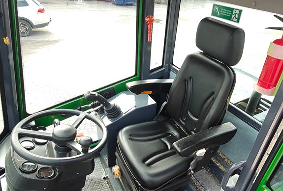 Skipsna T8600 4WD Endast 34 timmar Skopa Vikplog Gafflar 10 of 12