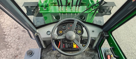 Skipsna T8600 4WD Endast 34 timmar Skopa Vikplog Gafflar 9 of 12