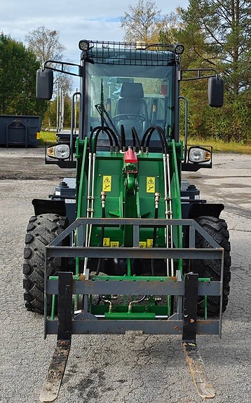 Skipsna T8600 4WD Endast 34 timmar Skopa Vikplog Gafflar 5 of 12