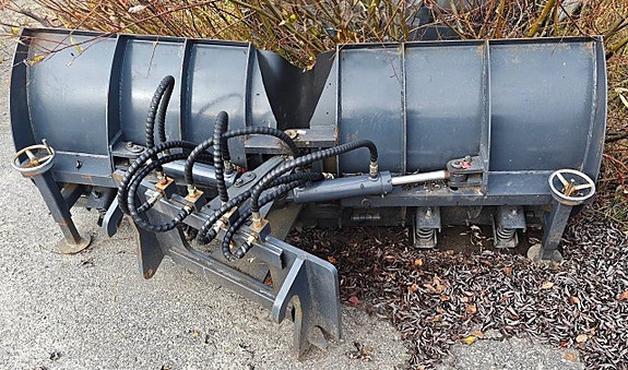 Skipsna T8600 4WD Endast 34 timmar Skopa Vikplog Gafflar 12 of 12