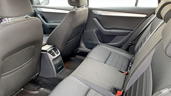 Skoda Octavia 11 of 16
