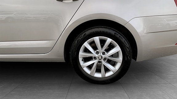 Skoda Octavia 6 of 16