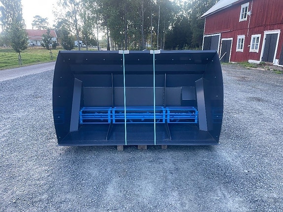 SE Equipment  Sandspridare 3,3 kubik OMG LEV - 26 3 of 6