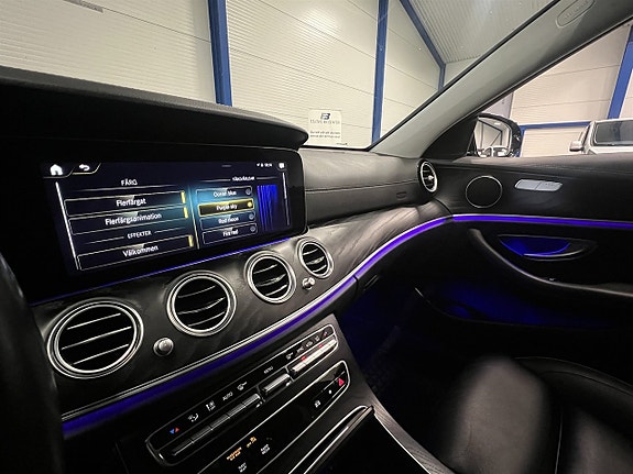 Mercedes-Benz E220 21 of 25