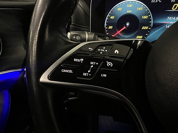 Mercedes-Benz E220 11 of 25