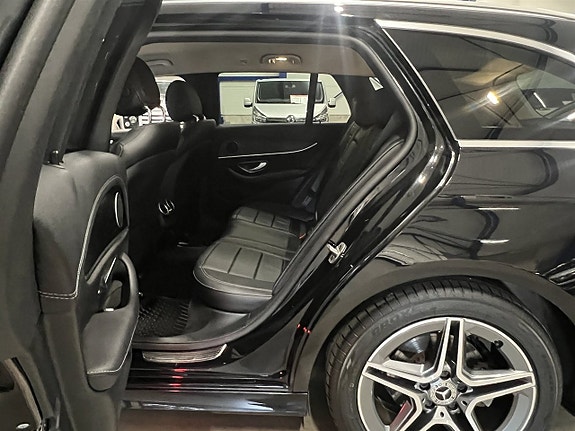 Mercedes-Benz E220 14 of 25