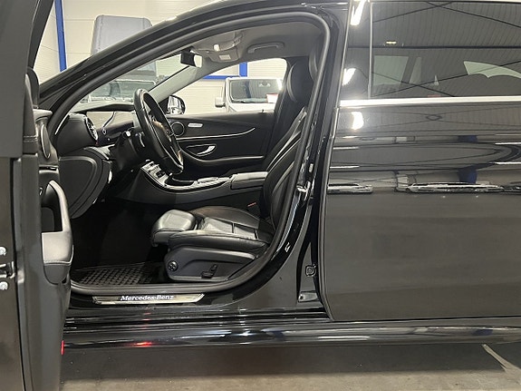 Mercedes-Benz E220 8 of 25
