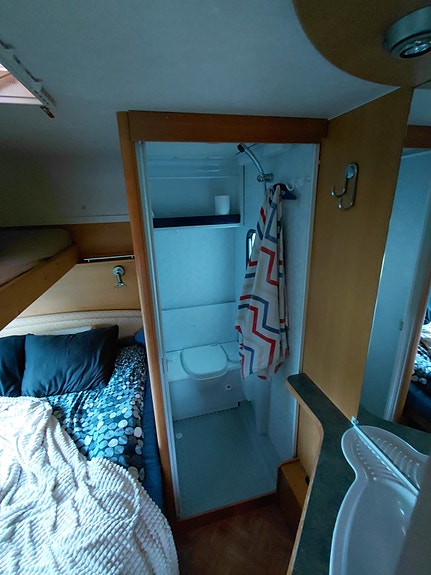 Adria UNICA B 462 DP 4 of 7