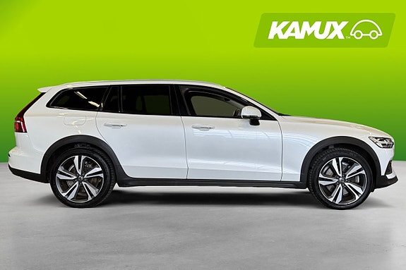Volvo V60 Cross Country 2 of 23