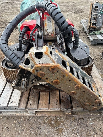 Komatsu S132 4 of 4