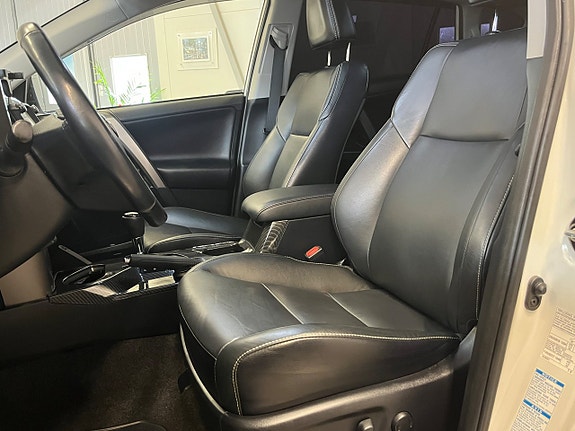 Toyota RAV4 14 of 25