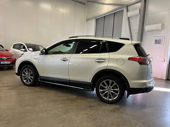 Toyota RAV4 5 of 25