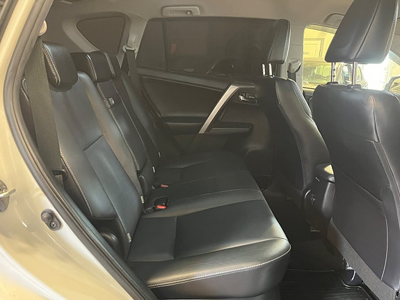Toyota RAV4 13 of 25