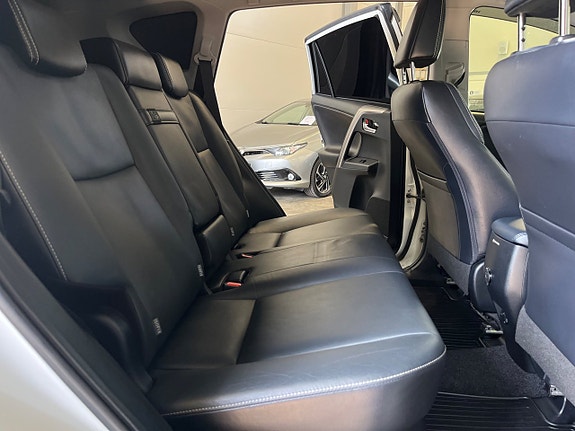Toyota RAV4 20 of 25
