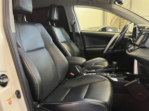 Toyota RAV4 9 of 25