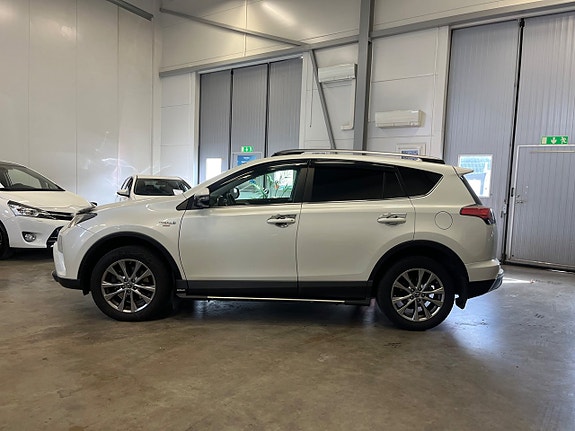 Toyota RAV4 6 of 25