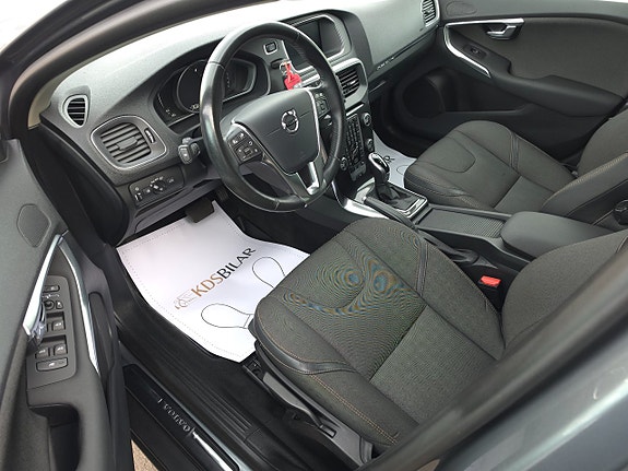 Volvo V40 Cross Country 9 of 14