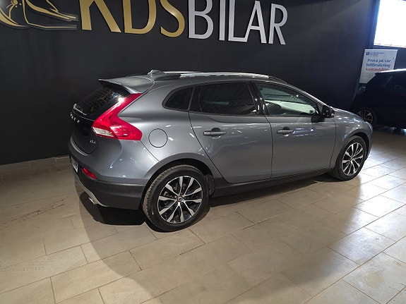 Volvo V40 Cross Country 6 of 14