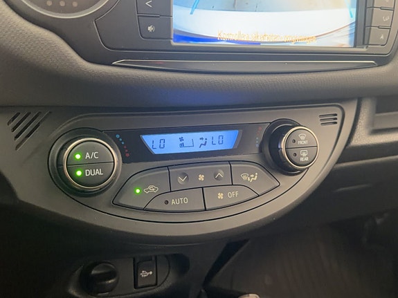 Toyota Yaris 21 of 30