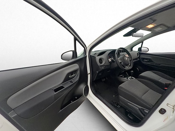Toyota Yaris 10 of 30