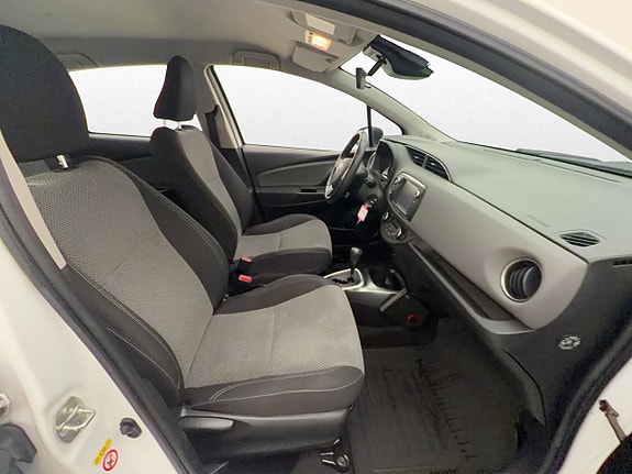 Toyota Yaris 25 of 30