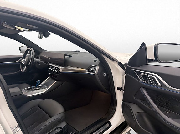 BMW i4 25 of 30