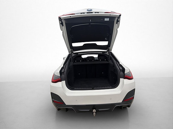BMW i4 10 of 30