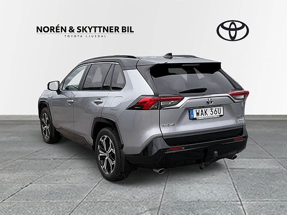 Toyota RAV4 3 of 11