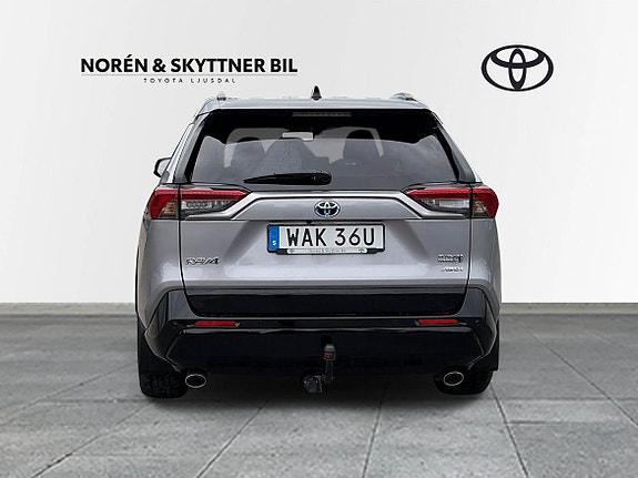 Toyota RAV4 5 of 11