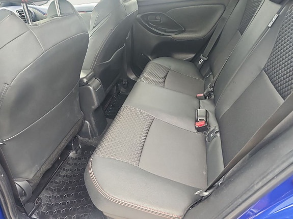 Toyota Yaris 7 of 10